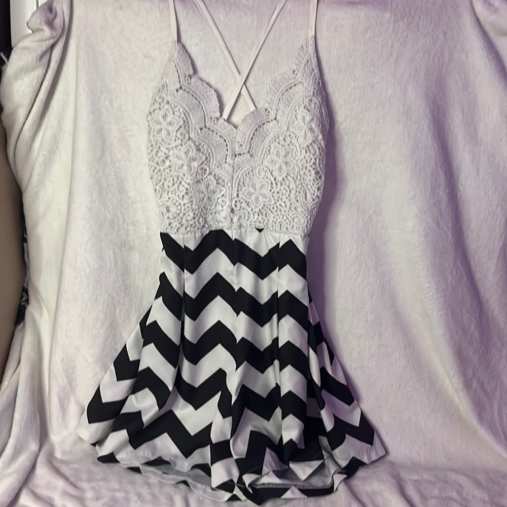MOXEAY, Size small, White and black romper
